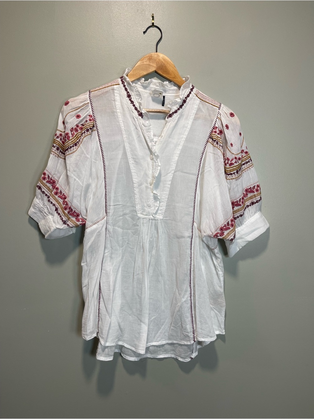 Anthropologie Gwyneth White Peasant Blouse with Pink Embroidery - Picture 2 of 7